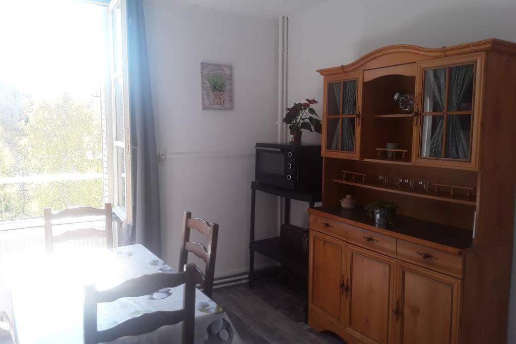 Appartement Chaleureux De 82M2 Proche De Vulcania Pontaumur Kültér fotó