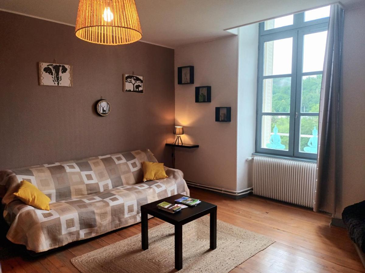 Appartement Chaleureux De 82M2 Proche De Vulcania Pontaumur Kültér fotó