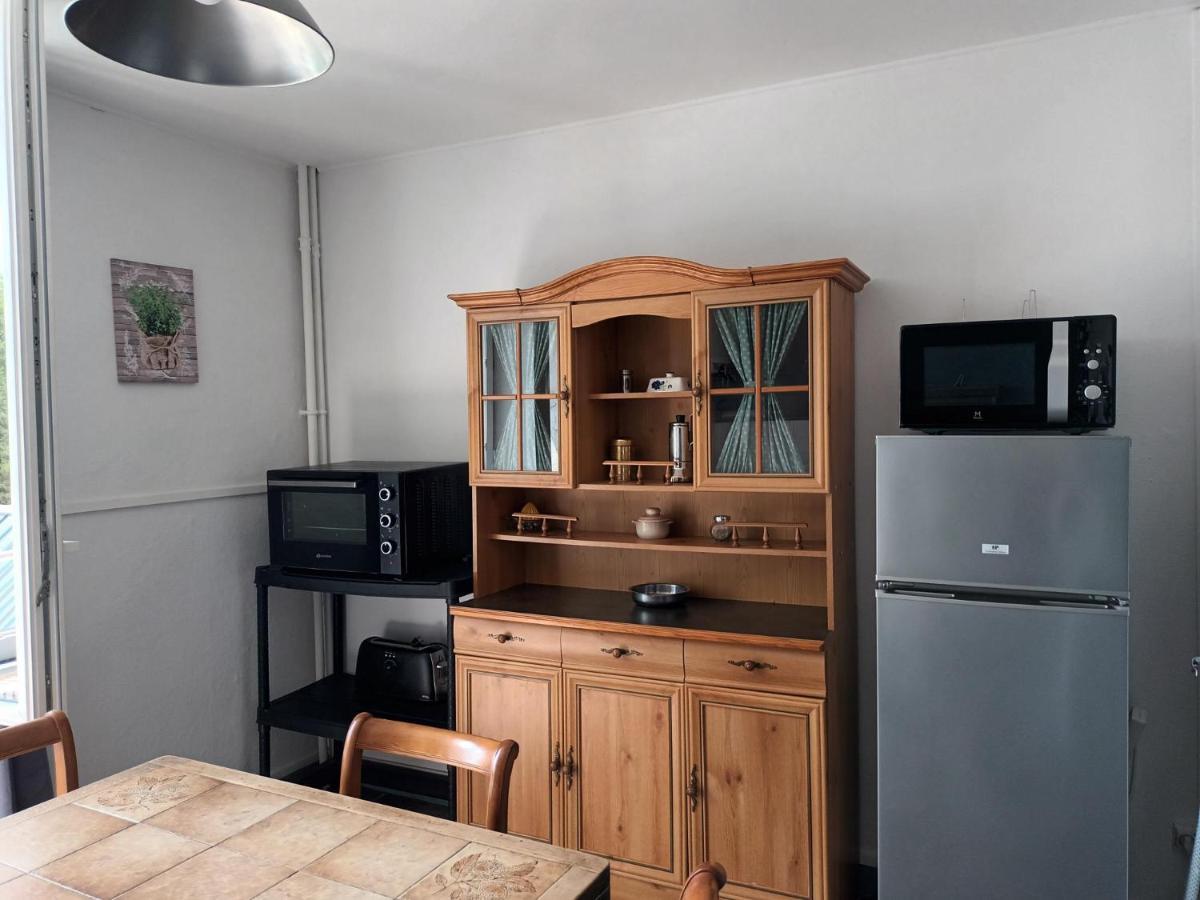 Appartement Chaleureux De 82M2 Proche De Vulcania Pontaumur Kültér fotó