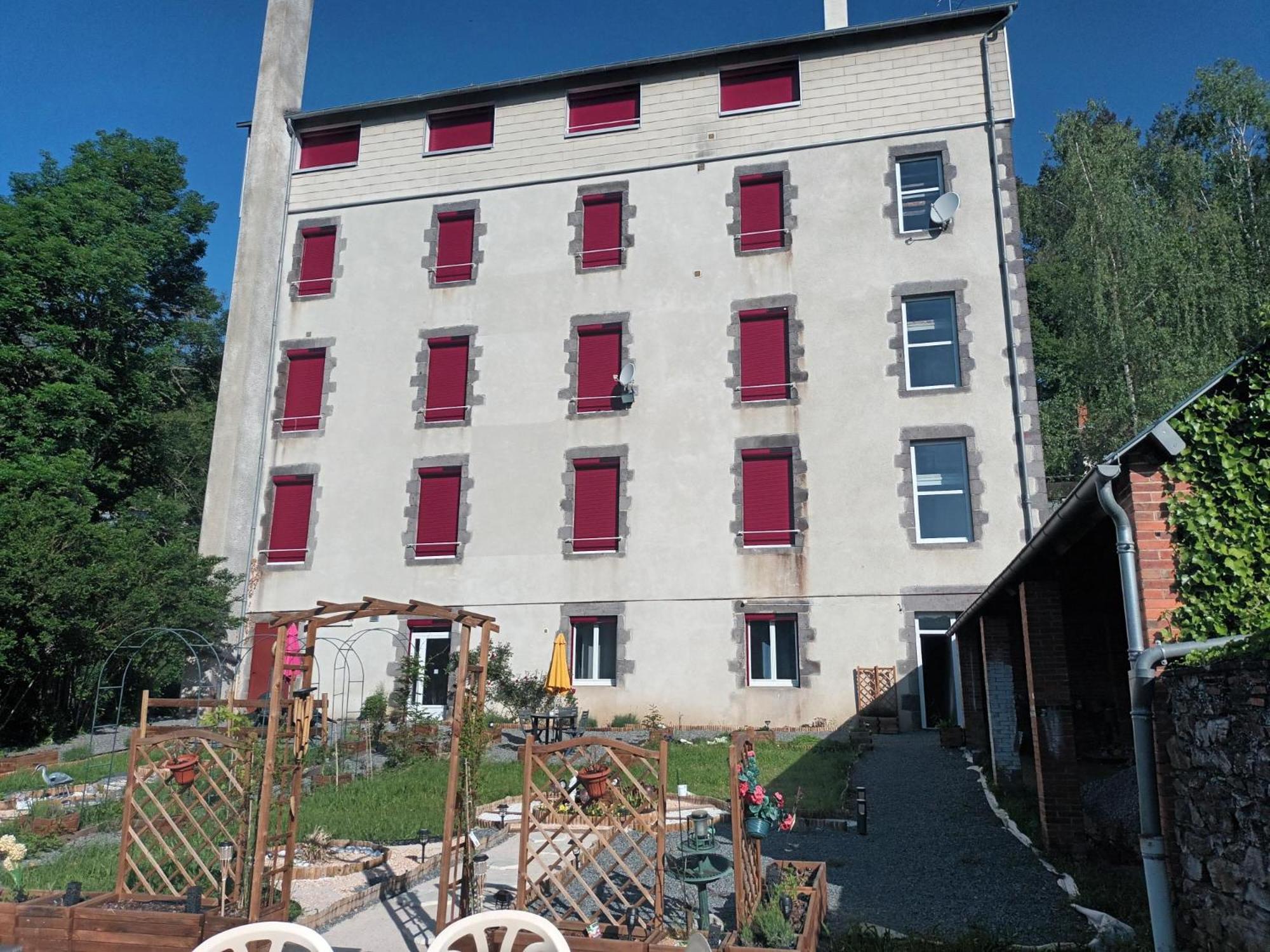 Appartement Chaleureux De 82M2 Proche De Vulcania Pontaumur Kültér fotó